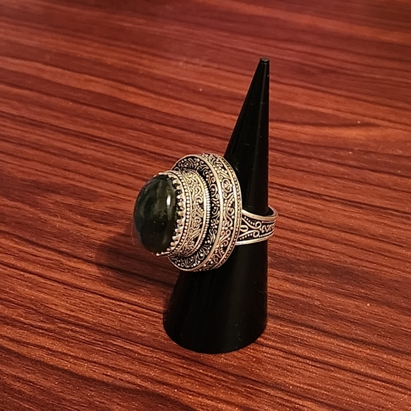 Labradorite Silver Ring - Picture 2 of 12